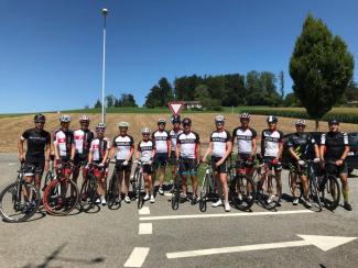 Gruppenfoto im Ziel Hämikon-Berg LU